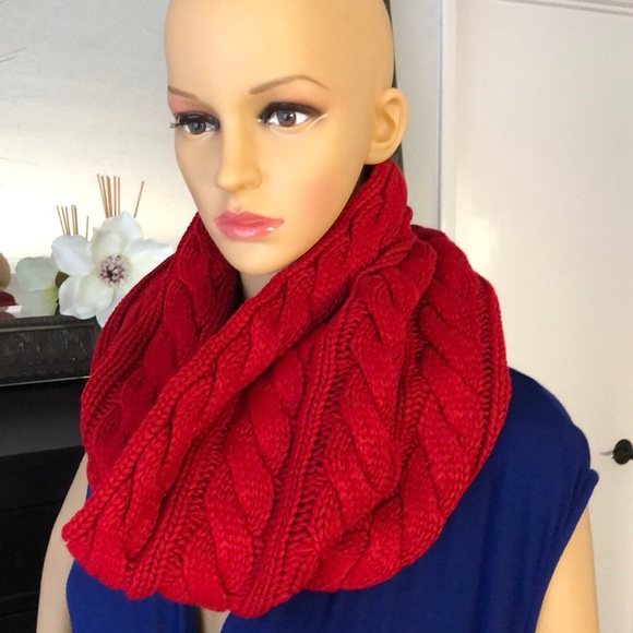 Knitted Infinity Scarf NWT - Picture 1 of 4